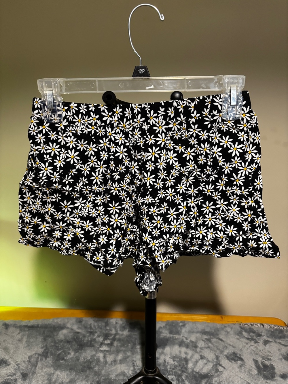 Forever 21 Black Daisy Print Low-Waist Shorts
